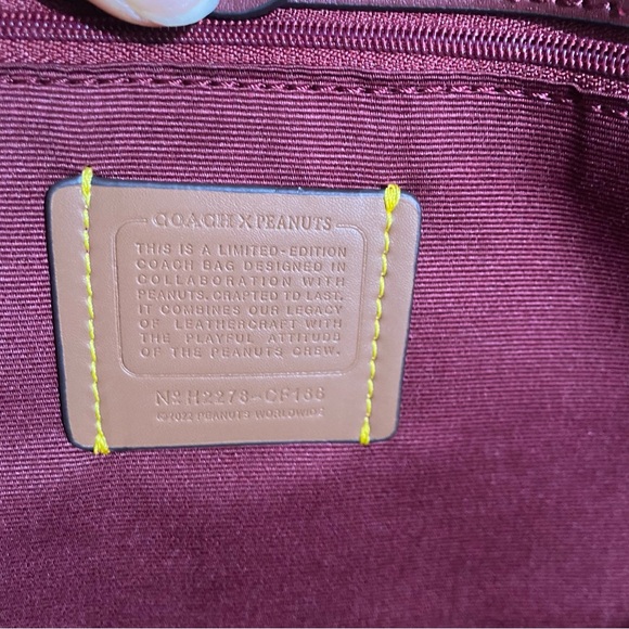 Coach x Peanuts City Collaboration Snoopy Tote Bag - Picture 10 of 10